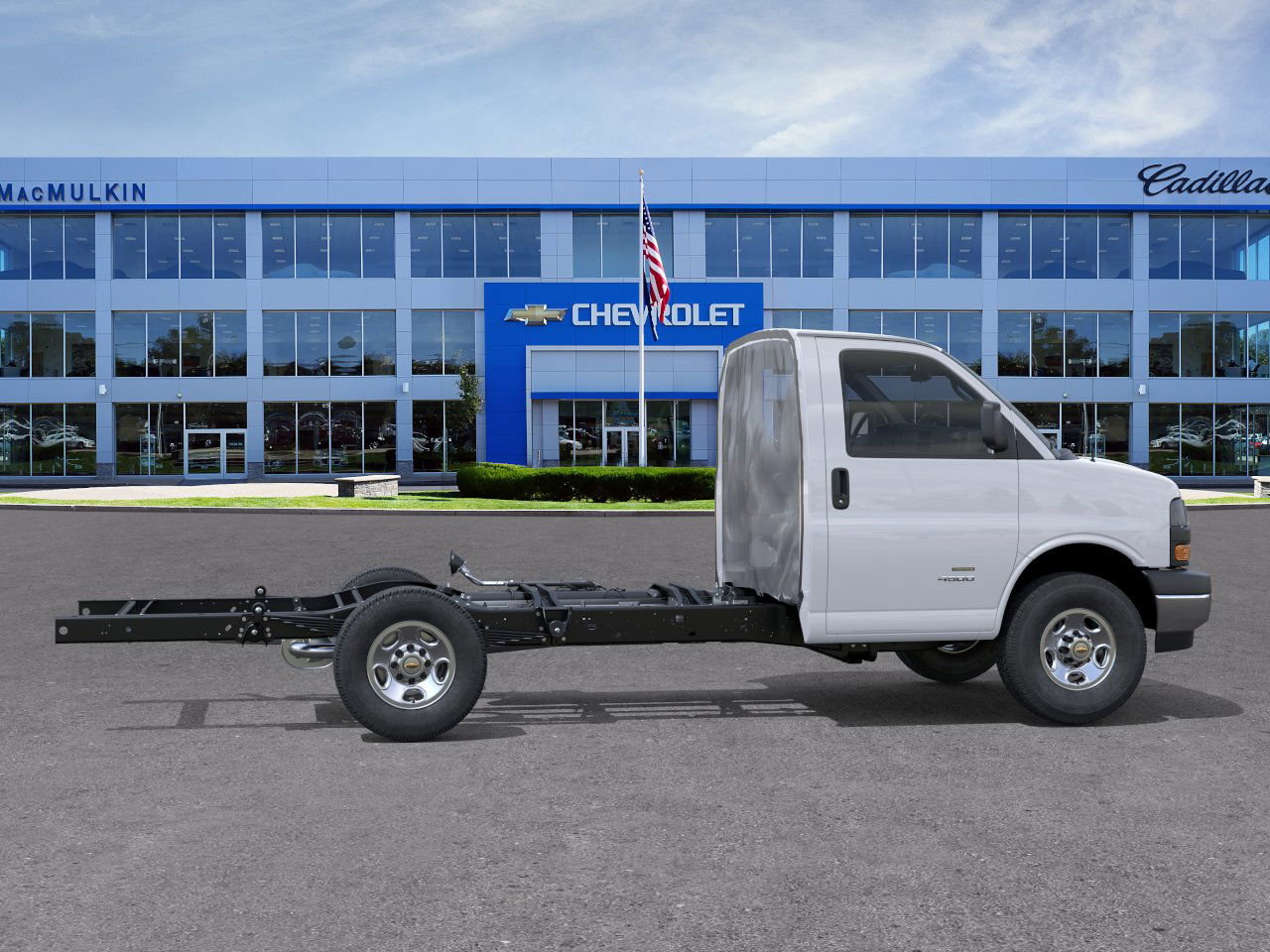 2025 Chevrolet Express Cutaway 3500 photo 4