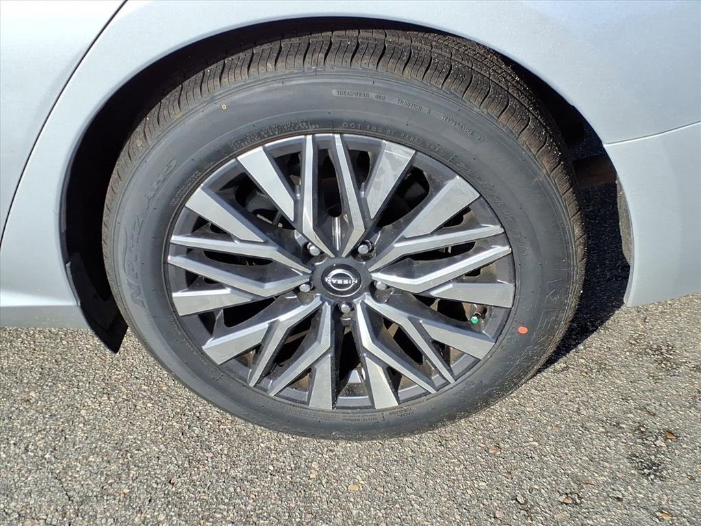 2023 Nissan Altima 2.5 SV photo 9