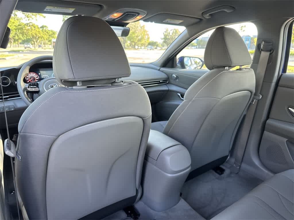 2023 Hyundai Elantra SEL photo 19