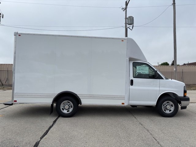 2025 Chevrolet Express Cutaway 3500 photo 3