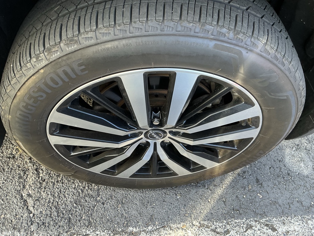 2023 Nissan Pathfinder Platinum photo 7