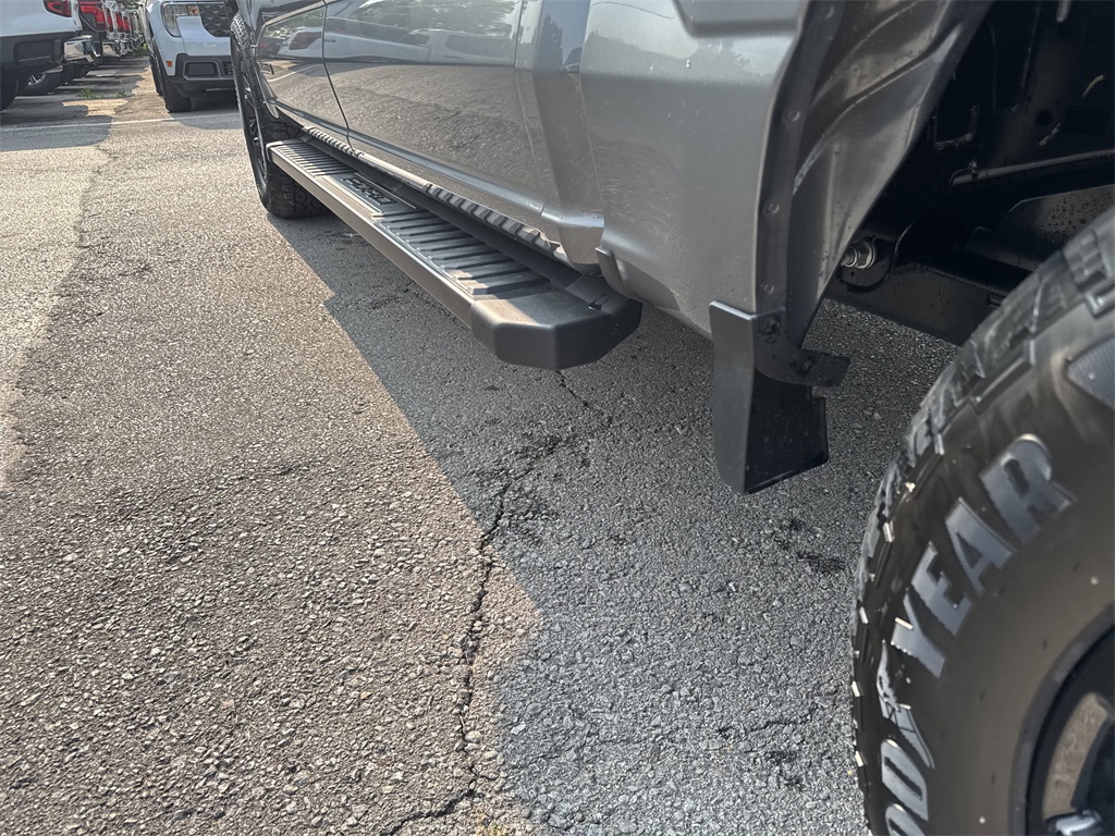 2025 Ford F-150 XLT photo 16