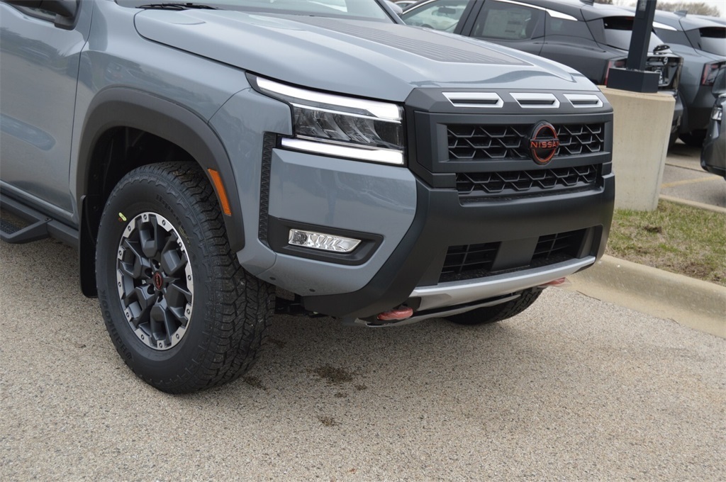 2025 Nissan Frontier Crew Cab PRO-4X photo 2