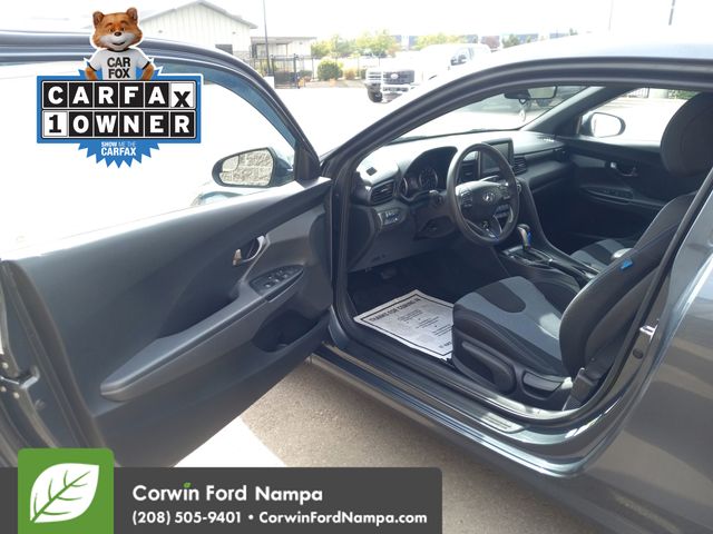 2020 Hyundai Veloster 2.0L Premium photo 9