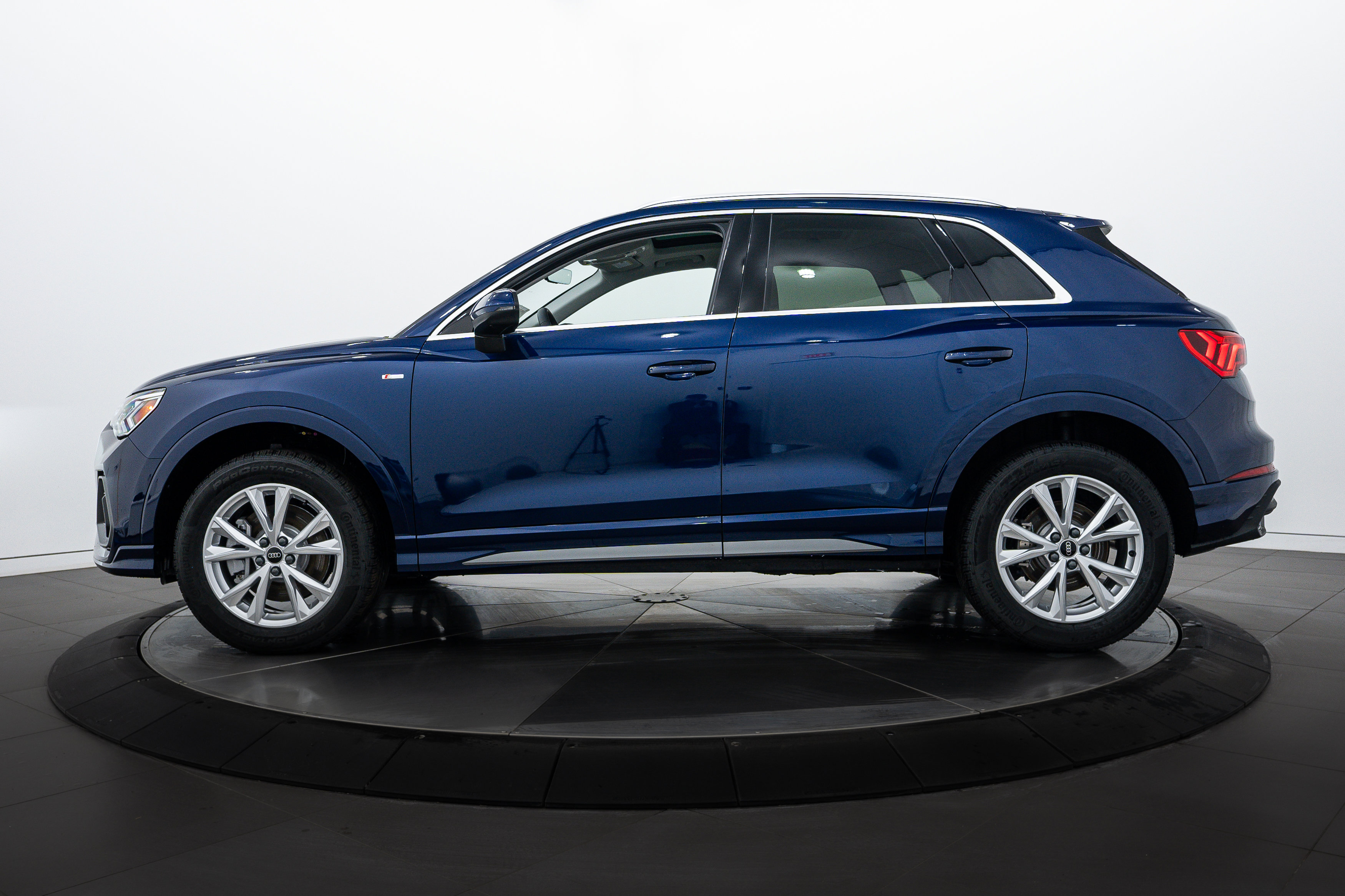 2025 Audi Q3 S line Premium Plus photo 7