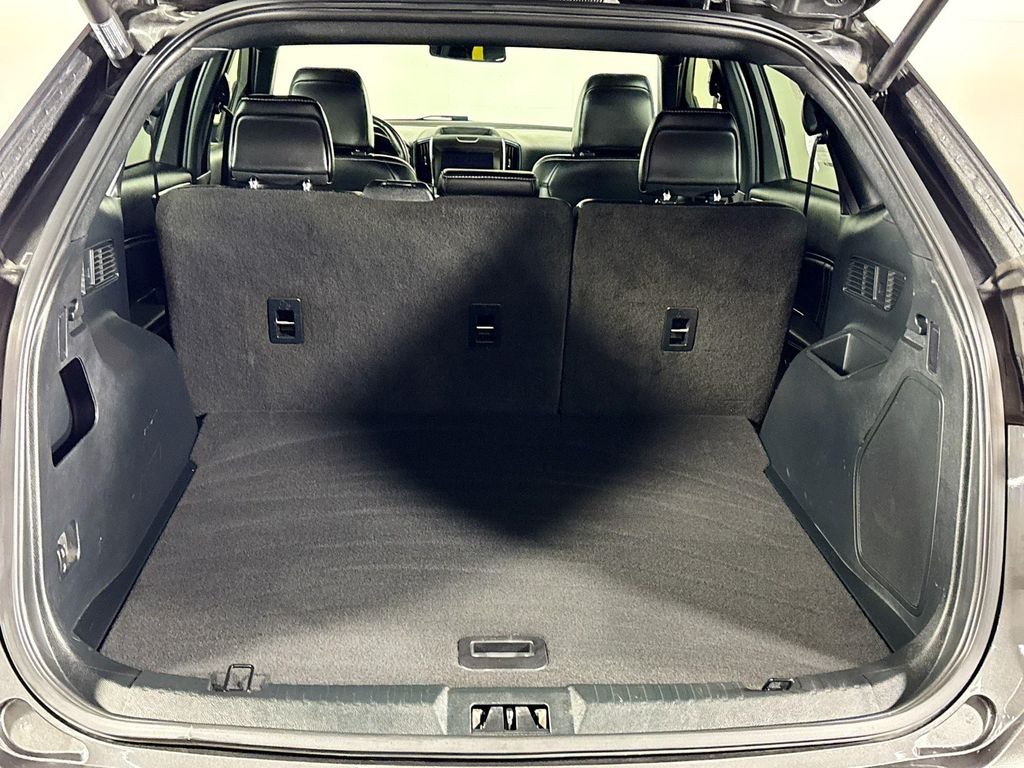 2020 Ford Edge ST photo 19