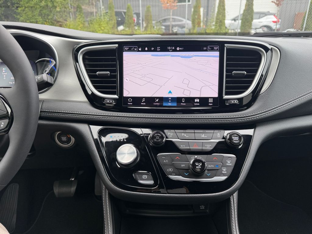 2024 Chrysler Pacifica Hybrid S Appearance photo 15