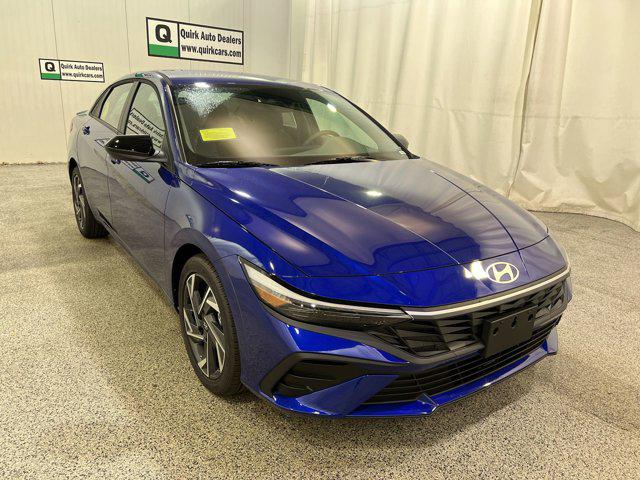 2025 Hyundai Elantra SEL Sport photo 2