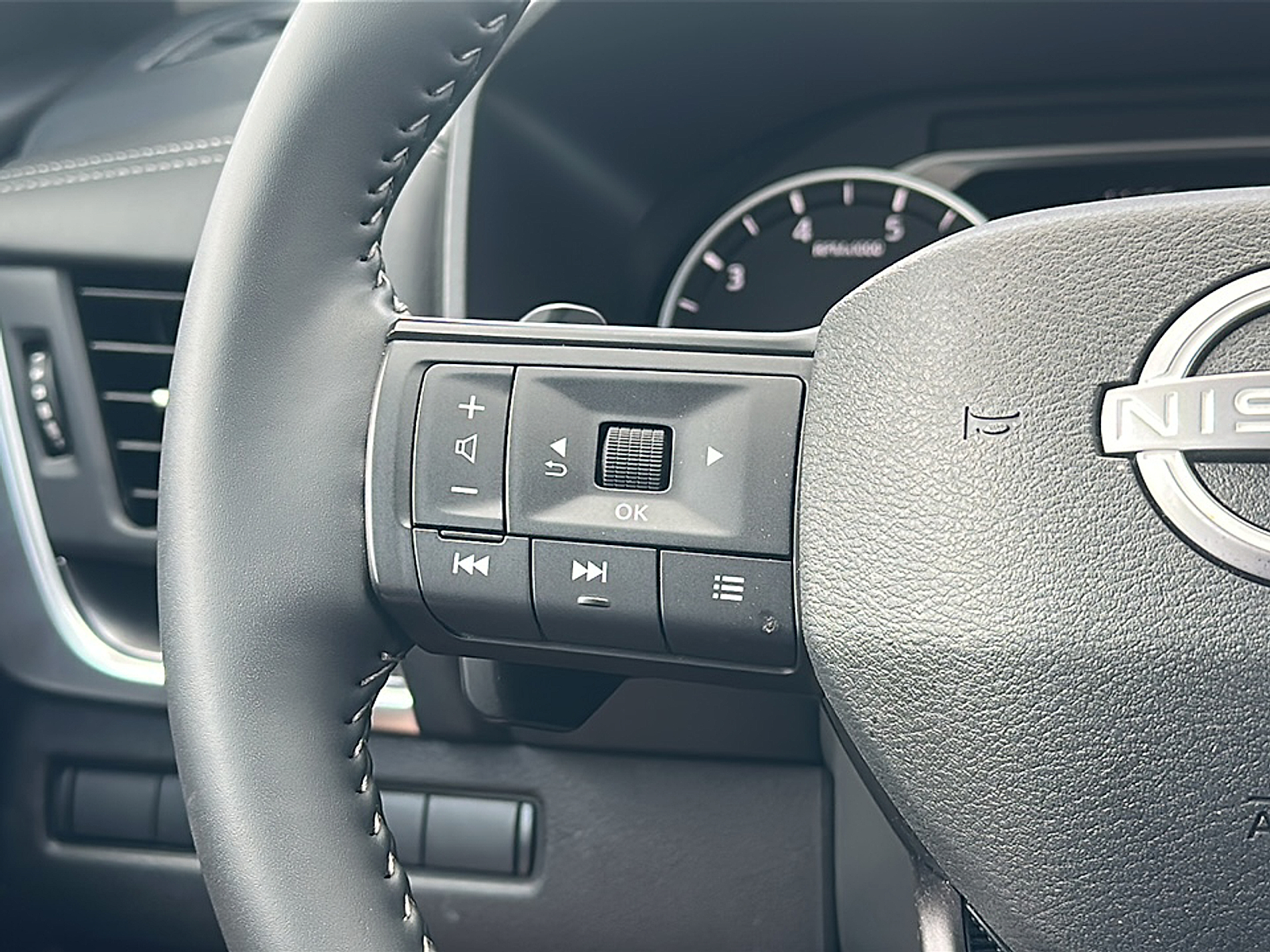Certified Used 2025 Gun Metallic Nissan SV FWD image 29