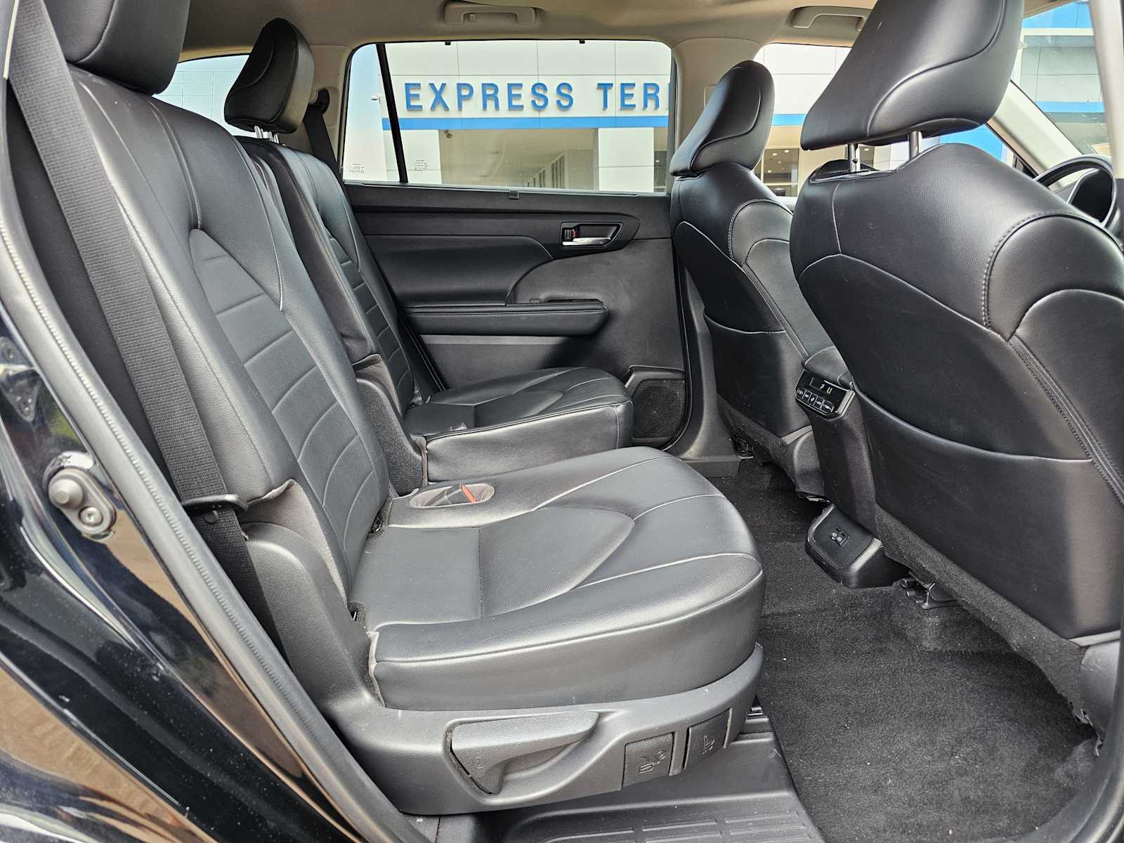 2022 Toyota Highlander XLE photo 29