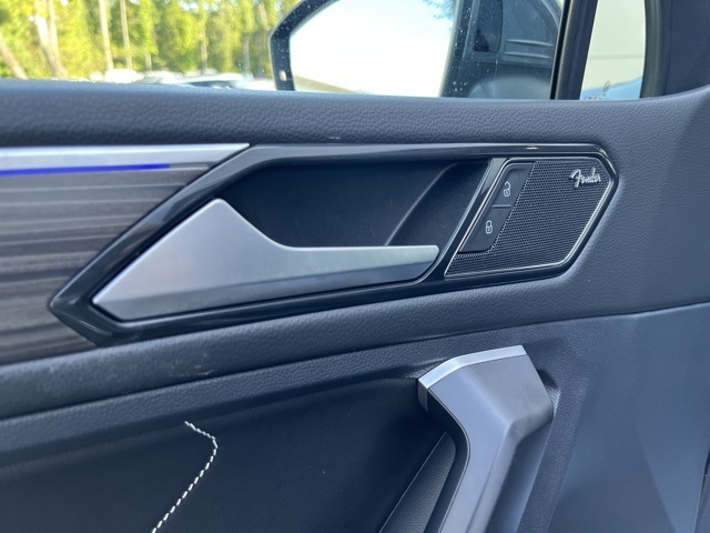 2024 Volkswagen Tiguan SEL R-Line Black photo 29
