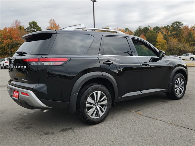 2025 Nissan Pathfinder SL photo 3