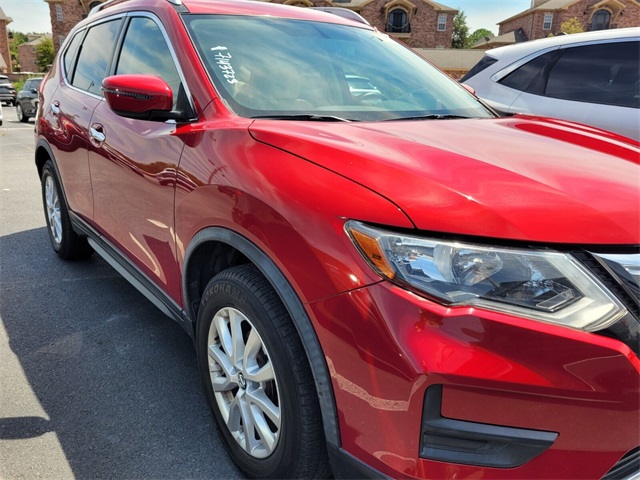 2017 Nissan Rogue SV photo 2