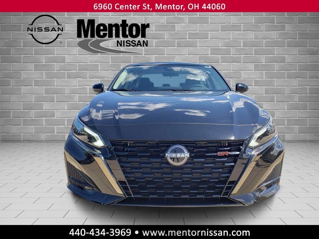 2025 Nissan Altima SR photo 2
