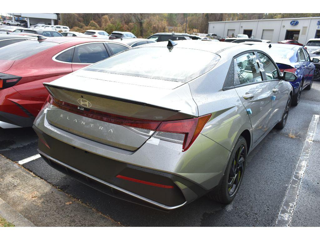 2026 Hyundai Elantra SEL Sport photo 3