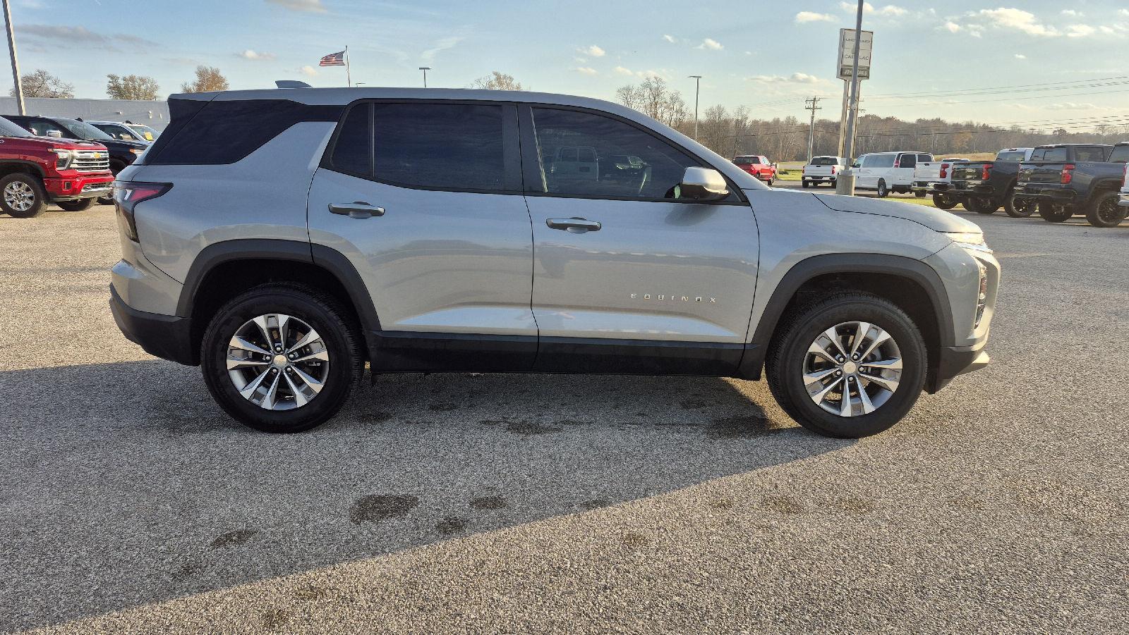 2025 Chevrolet Equinox LT photo 3