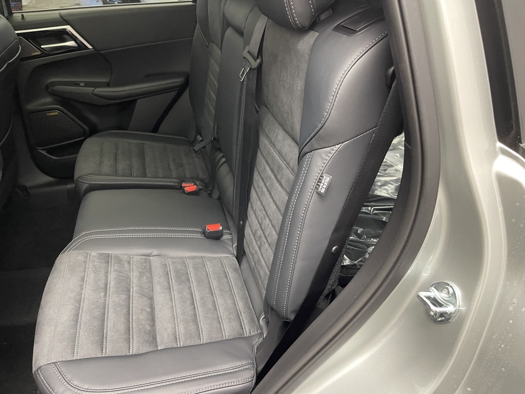 2025 Mitsubishi Outlander SE photo 21