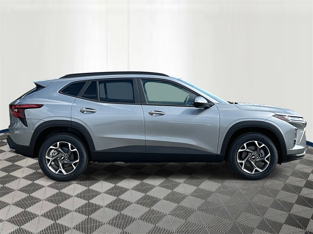 2025 Chevrolet Trax LT photo 6