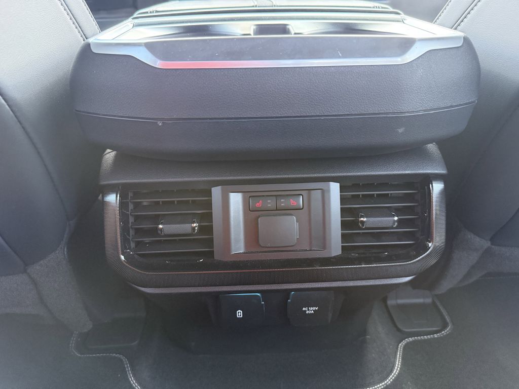 2023 Ford F-150 Lightning Platinum photo 4