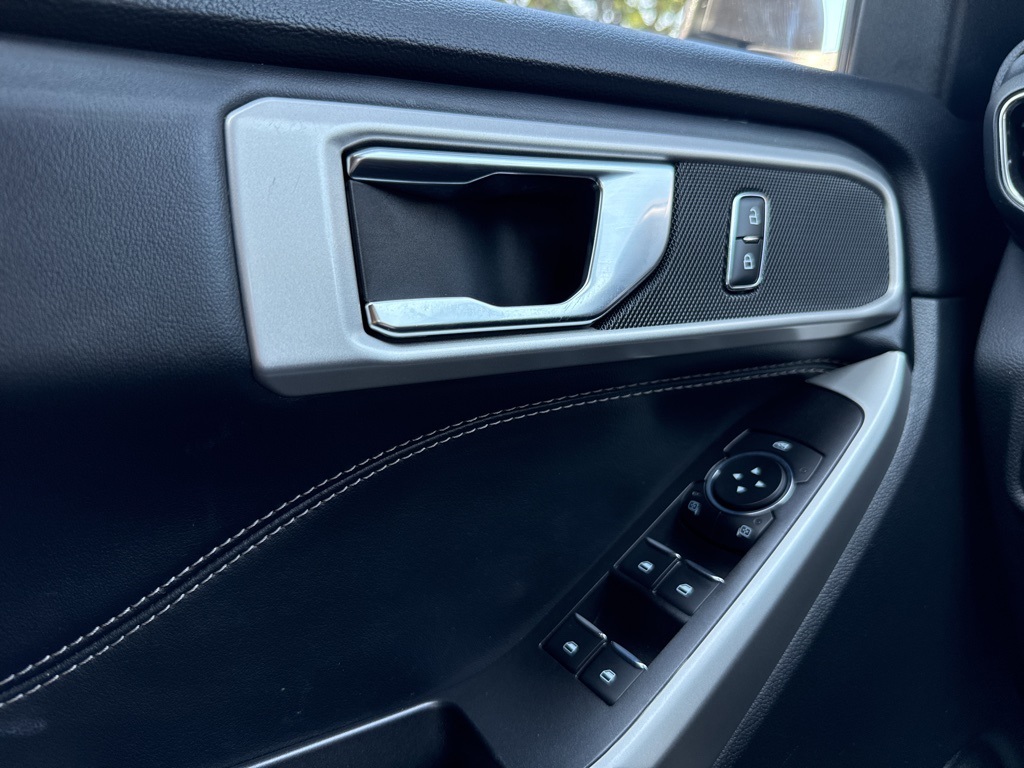 2022 Ford Explorer XLT photo 18