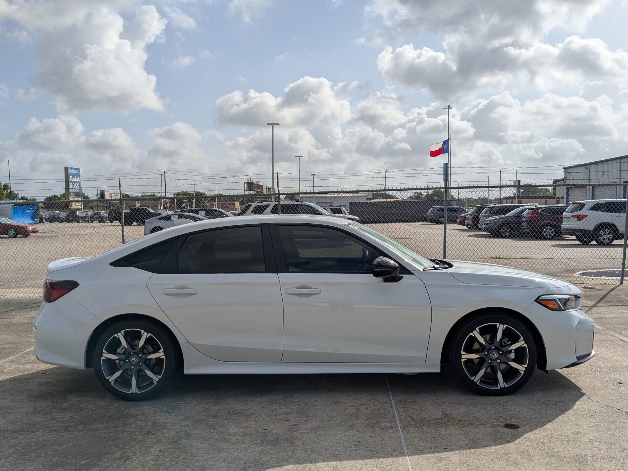 2025 Honda Civic Hybrid Sport Touring photo 3
