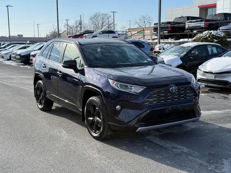 2021 Toyota RAV4 XSE's photo