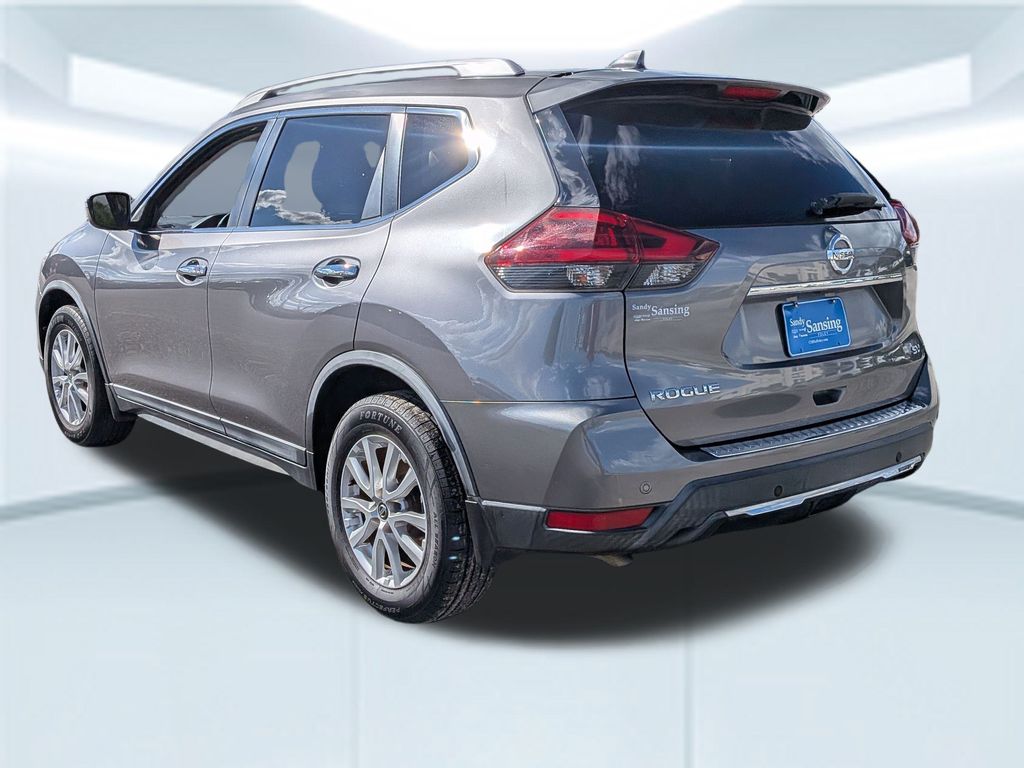2020 Nissan Rogue SV photo 3