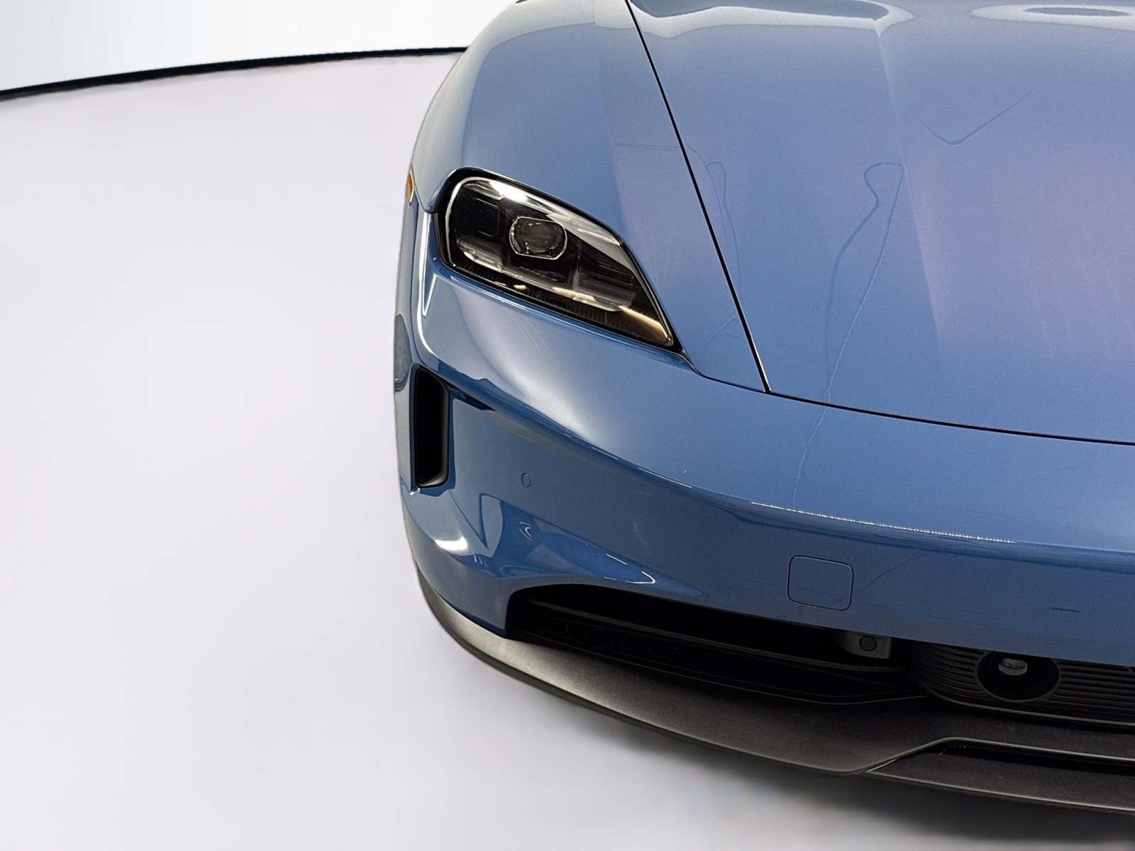 2025 Porsche Taycan 4 photo 24