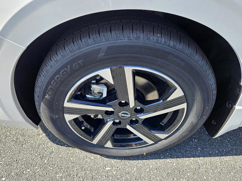 2025 Nissan Sentra SV photo 18