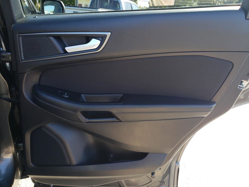 2019 Ford Edge SE photo 15