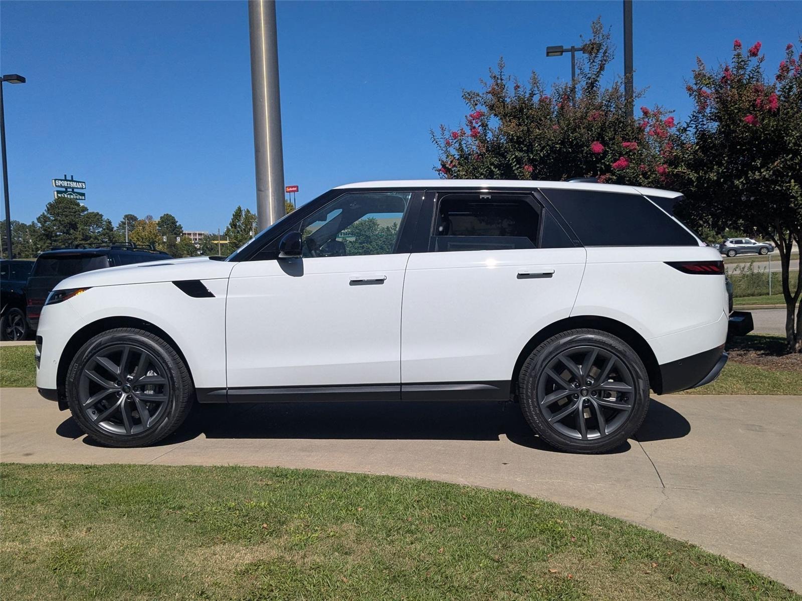 2025 Land Rover Range Rover Sport SE photo 8