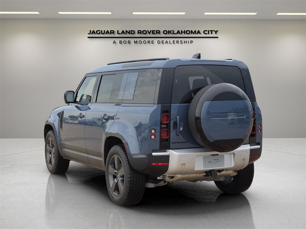 2025 Land Rover Defender 110 S photo 4