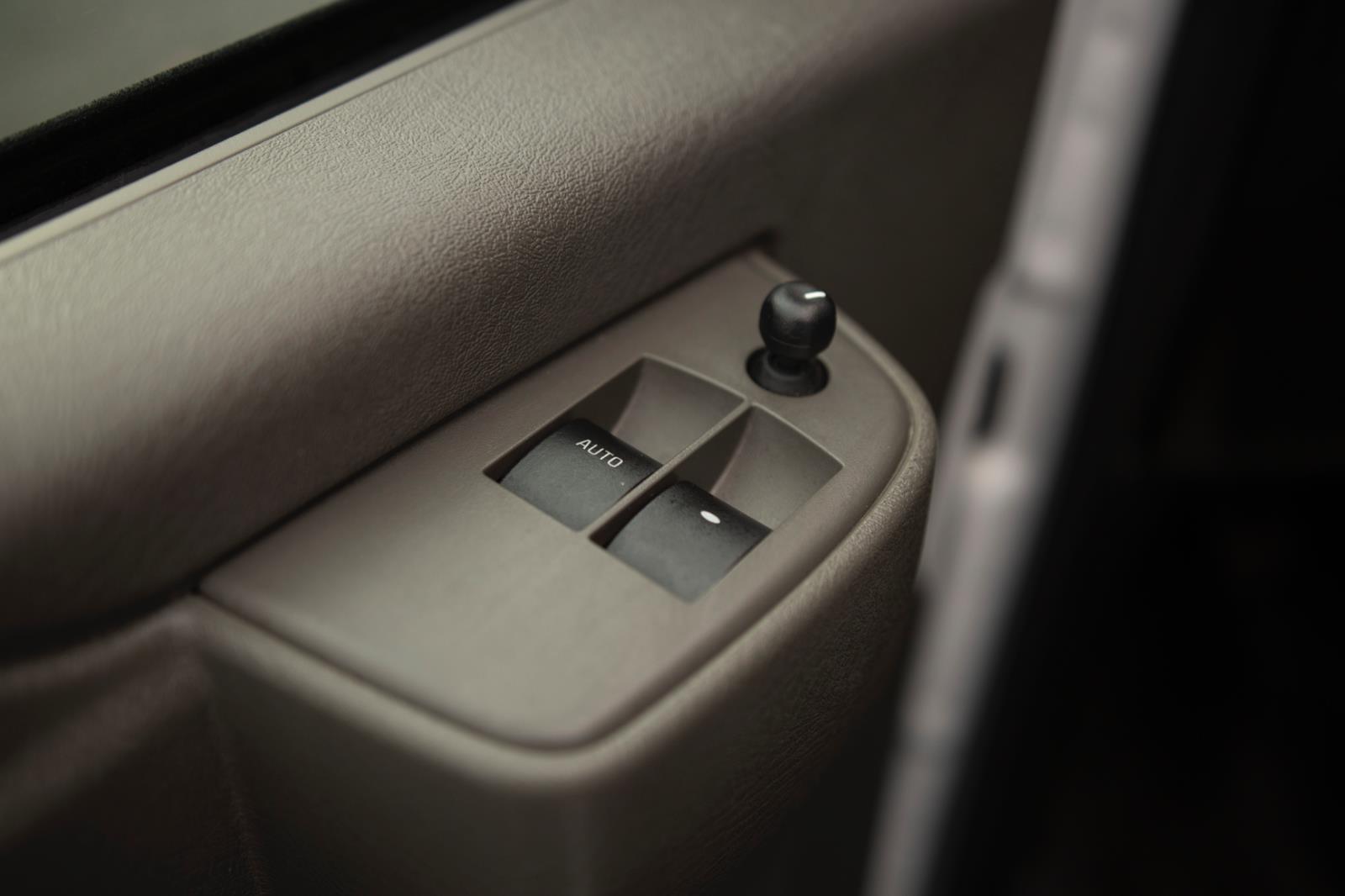 2024 Chevrolet Express Cargo Van photo 2