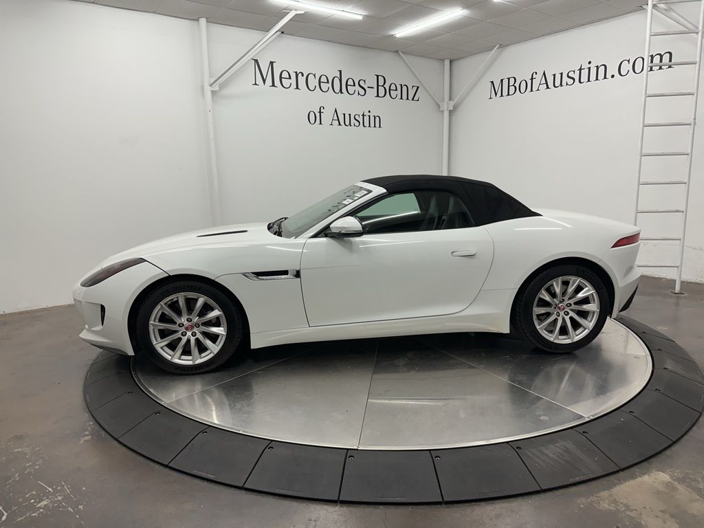 2017 Jaguar F-TYPE Premium photo 4
