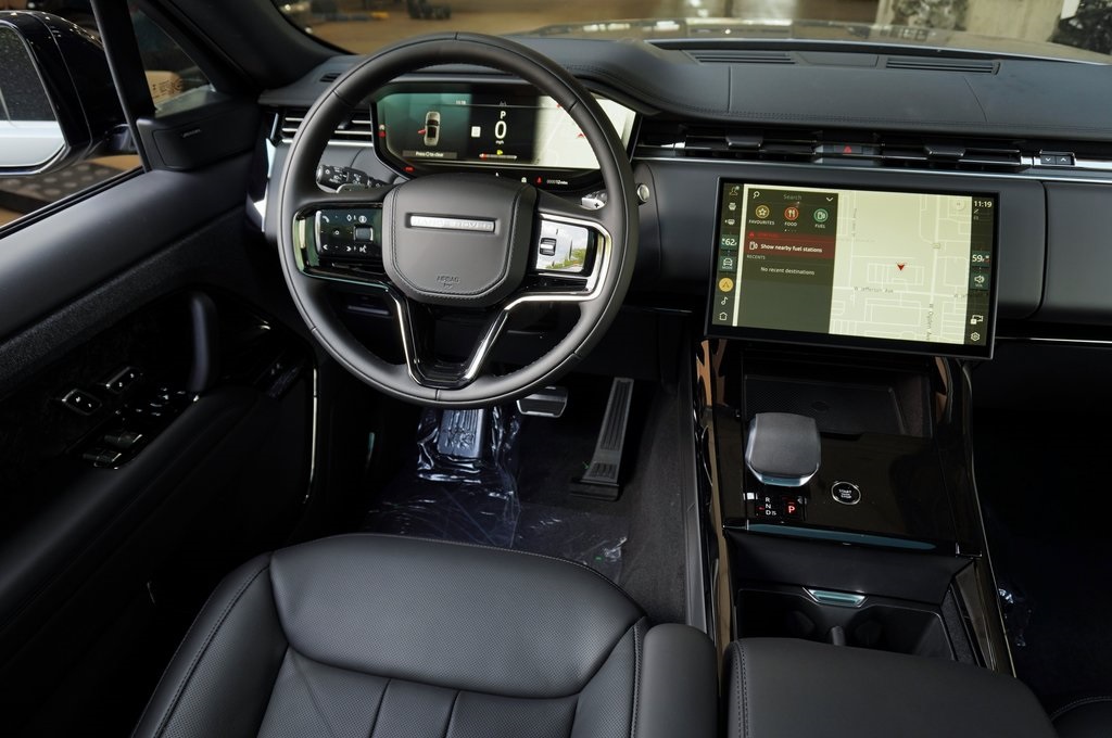 2025 Land Rover Range Rover Sport SE photo 12