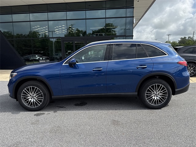 2025 Mercedes Benz GLC 300 4MATIC photo 4