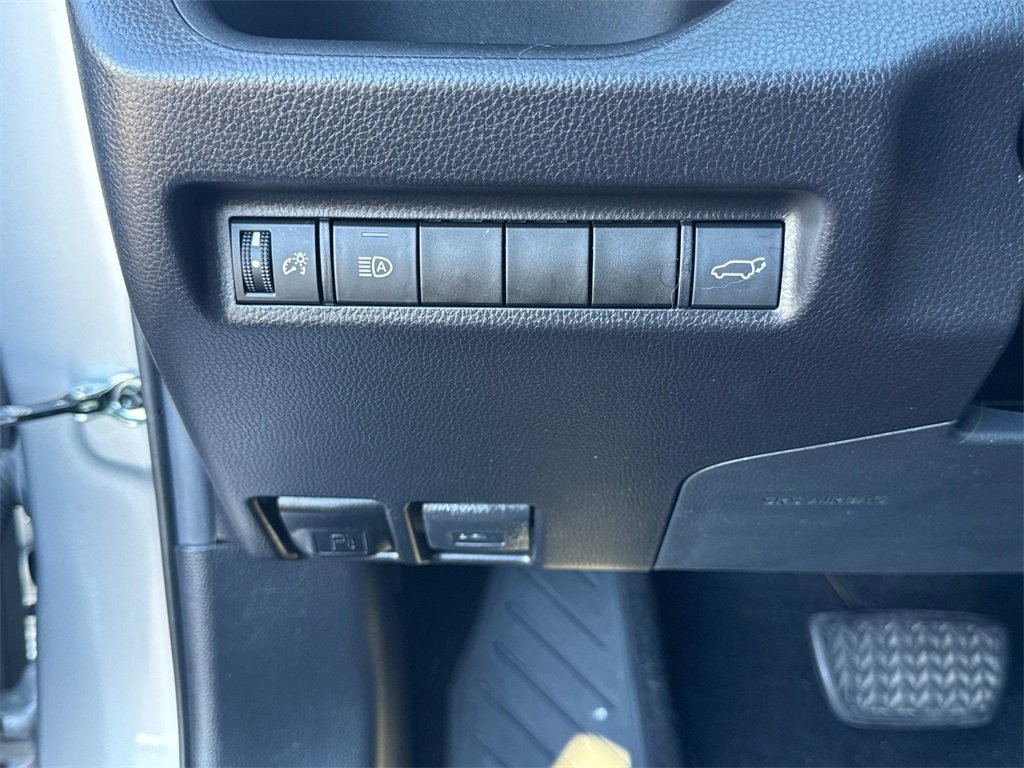 2020 Toyota RAV4 XLE Premium photo 27