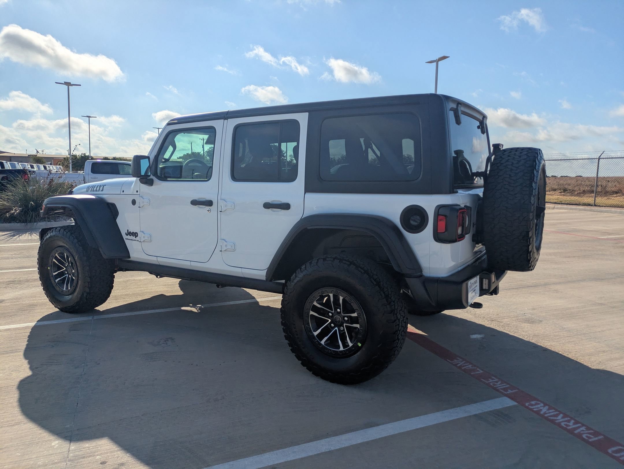 2025 Jeep Wrangler Willys photo 6