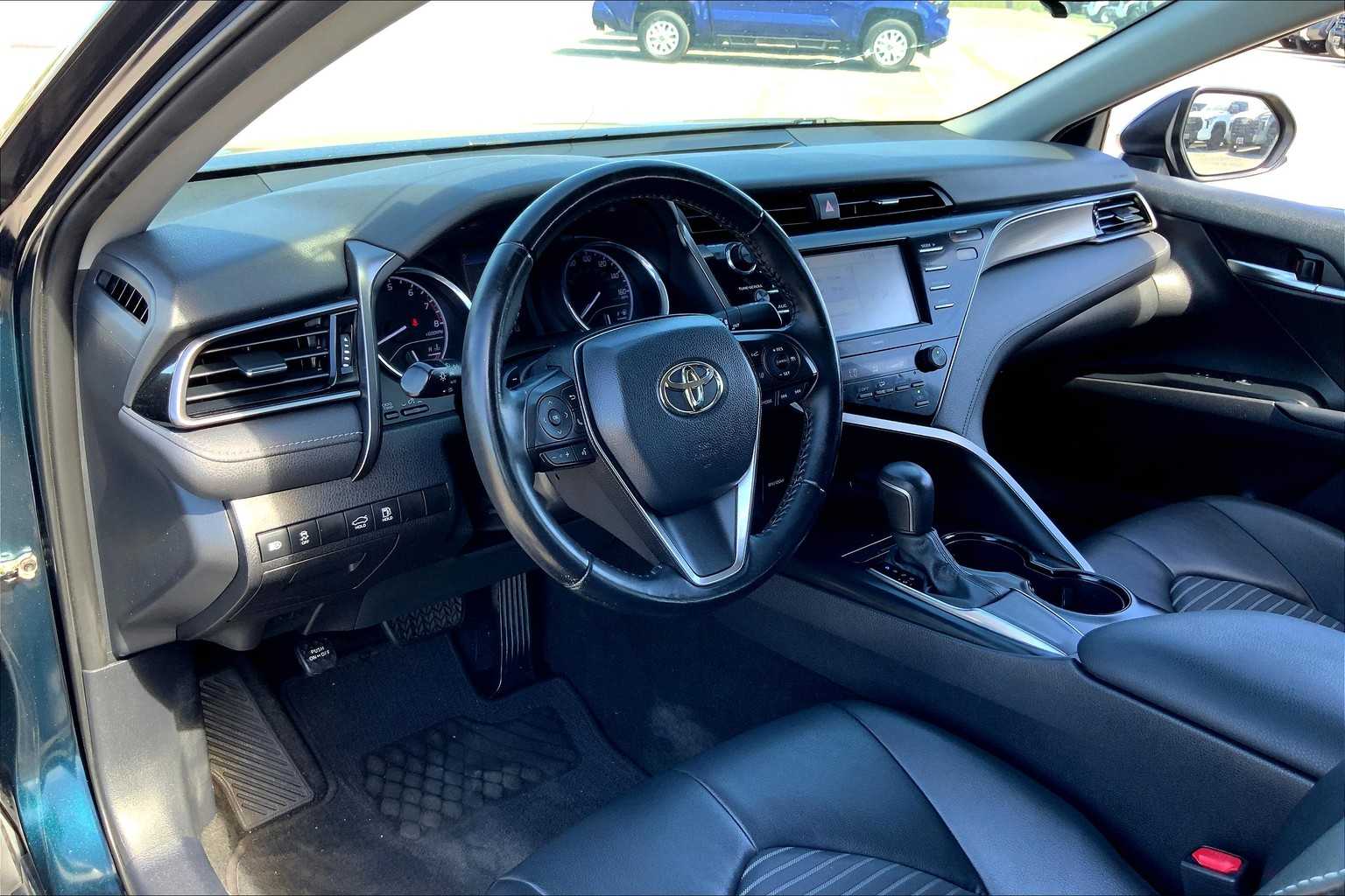 2020 Toyota Camry SE photo 15