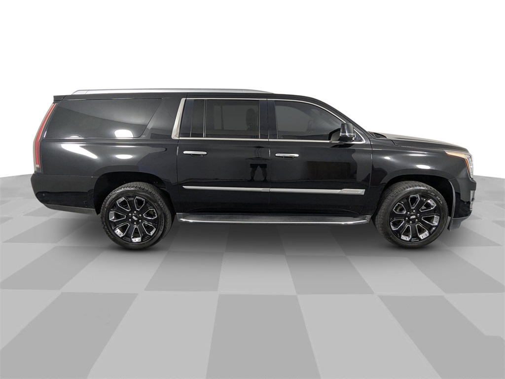 2019 Cadillac Escalade ESV Luxury photo 3