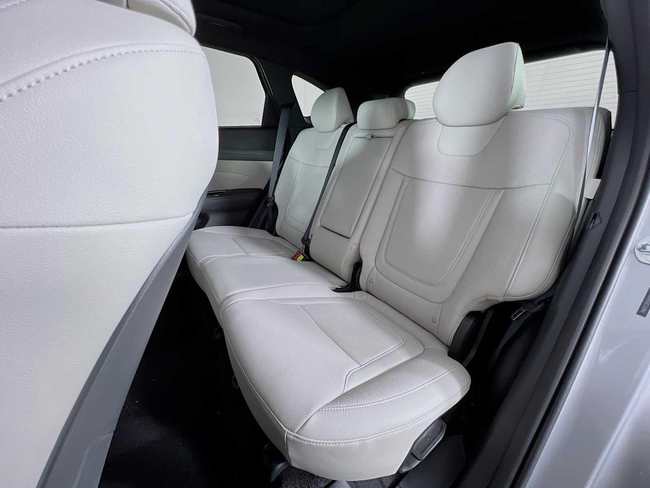 2025 Hyundai Tucson Limited photo 2