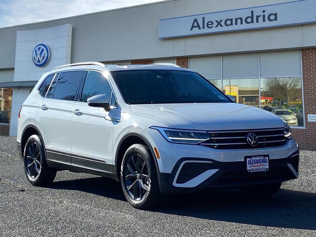 2022 Volkswagen Tiguan SE's photo