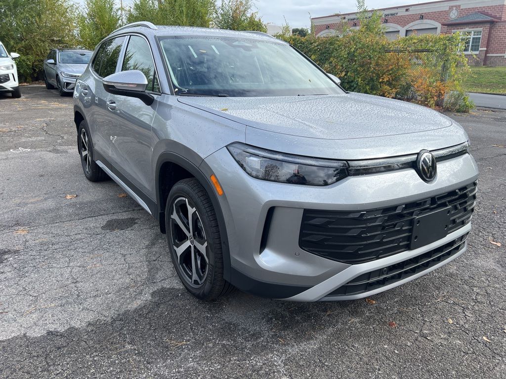 2026 Volkswagen Tiguan SE photo 3