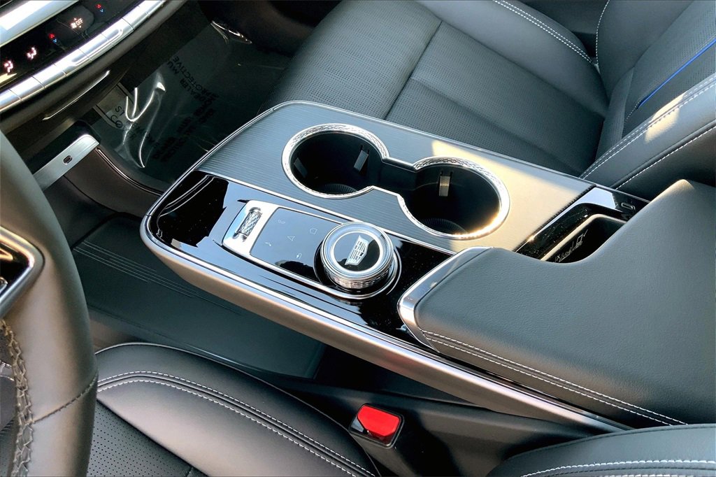 2025 Cadillac Lyriq Luxury photo 6