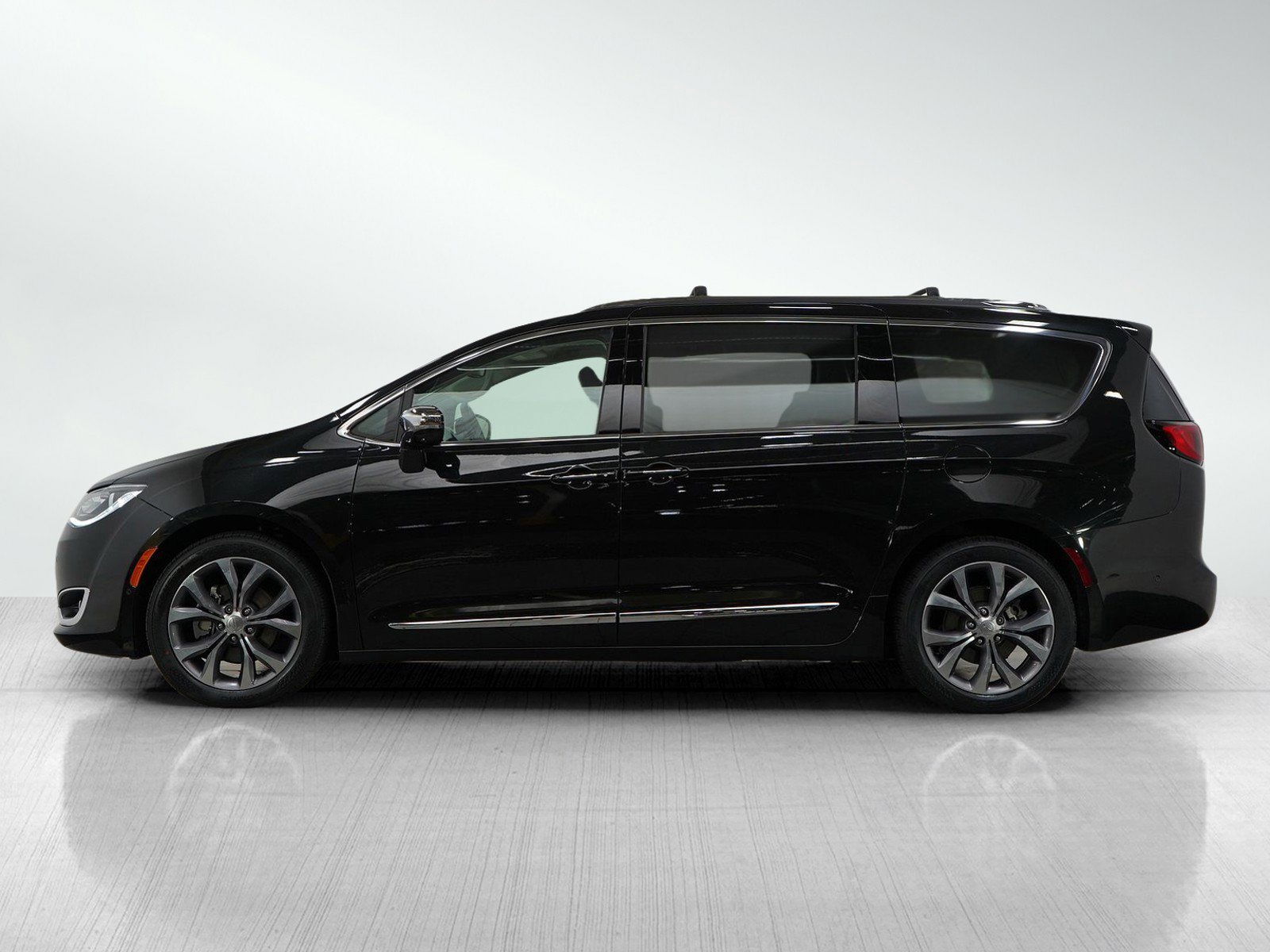 Used 2020 Chrysler Pacifica Limited with VIN 2C4RC1GG4LR165079 for sale in Hopkins, Minnesota