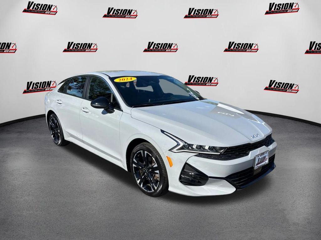 2024 Kia K5 GT-Line photo 3