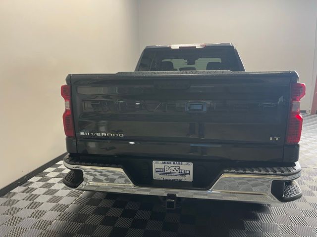 2022 Chevrolet Silverado 1500 LT photo 4