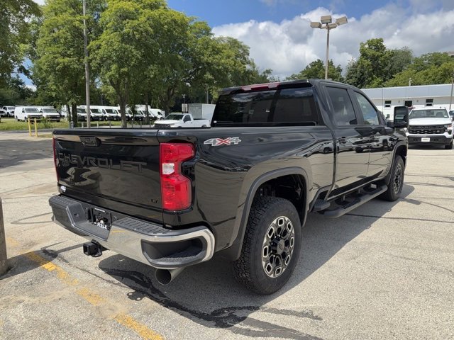 2025 Chevrolet Silverado 2500HD LT photo 2