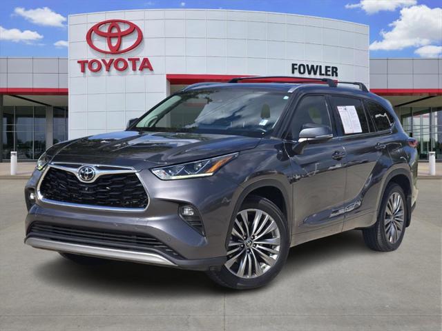 2021 Toyota Highlander Platinum's photo