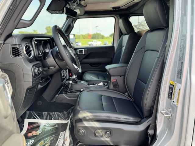 2024 Jeep Wrangler Sahara photo 15